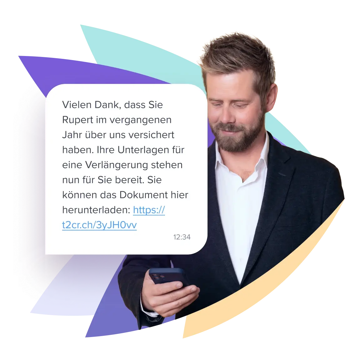 Mann im Anzug liest auf seinem Smartphone eine SMS Best&auml;tigung zur Versicherungsverl&auml;ngerung.